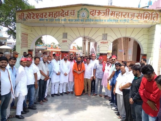 28 जून को मंदिर में वाटर कूलर लगने के समय की तस्वीर (साभार- facebook.com/salman.shahid.98499) Aligarh