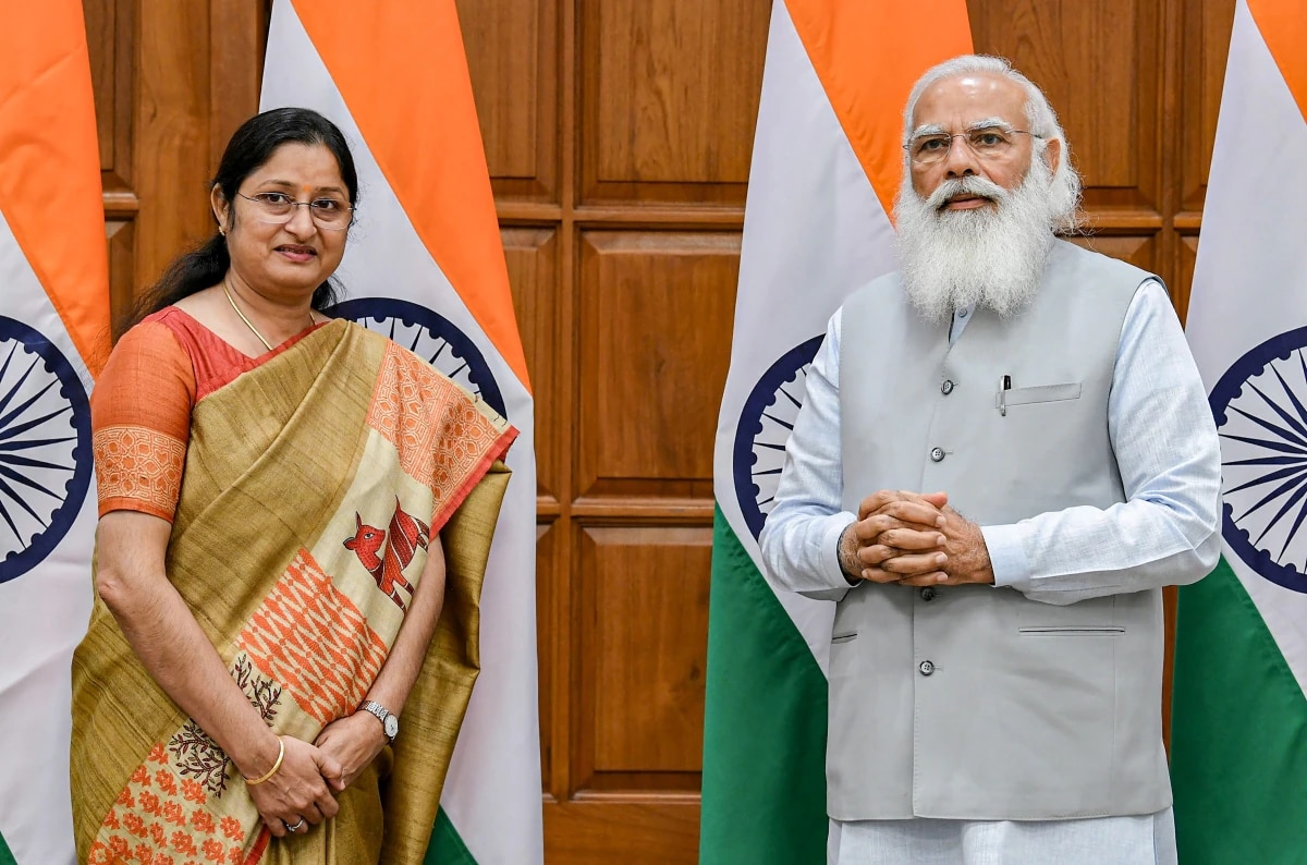 पीएम मोदी के साथ अन्नपूर्णा देवी. (फोटो: PTI) पीएम मोदी के साथ अन्नपूर्णा देवी. (फोटो: PTI)