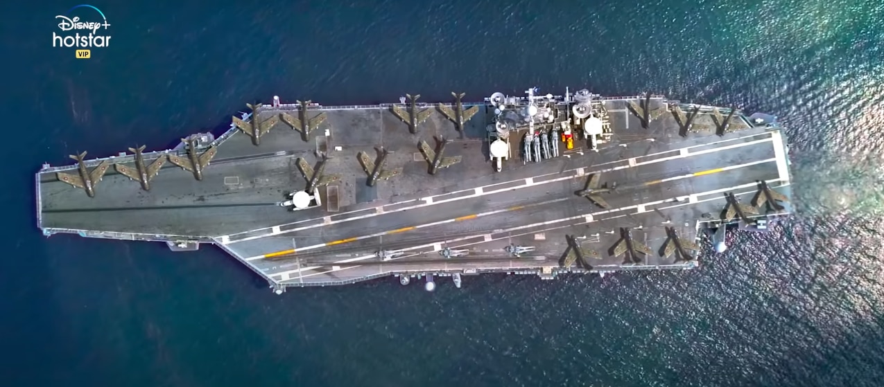 Bhuj Uss Enterprise Aircraft Carrier विमानवाहक पोत जैसा फिल्म में नज़र आ रहा है, वैसा सिर्फ अंकल सैम के पास है. (फोटो: ‘भुज’ के ट्रेलर से स्क्रीनशॉट)