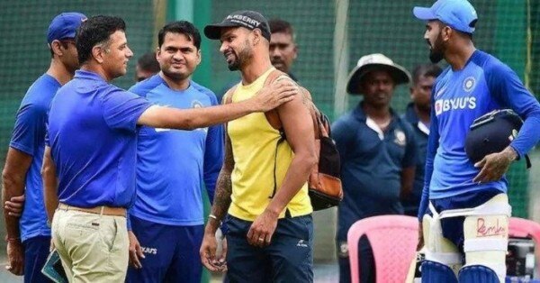 शिखर धवन की कप्तानी में और राहुल द्रविड़ की कोचिंग में ये भारत की पहली सीरीज़ है. फोटो: File Photo Dhawan Dravid