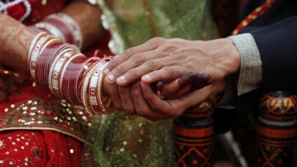 शादी के समय कई तरह से दहेज का लेन-देन होता है. (प्रतीकात्मक तस्वीर) Dowry 2