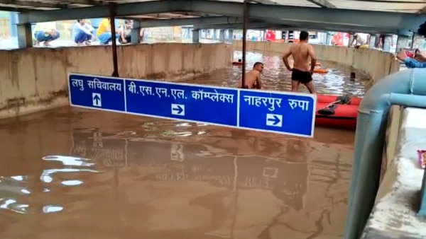 अंडरपास की ये तस्वीर अपने आप में हालात बयान करने के लिए काफी है. फोटो सोर्स- आजतक Gurugram