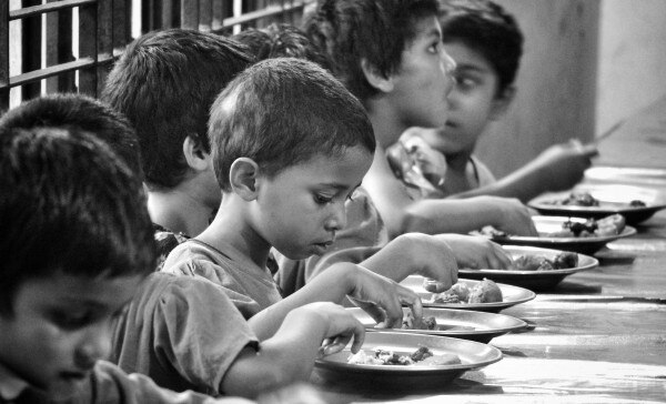 प्रतीकात्मक तस्वीर (साभार- इमदादुल हुसैन-Unsplash) Orphaned Children