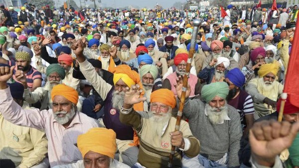 किसान संगठनों के दावे के मुताबिक अभी तक 500 से अधिक किसानों की आंदोलन के दौरान मौत हो चुकी है. फोटो- आजतक Kisan