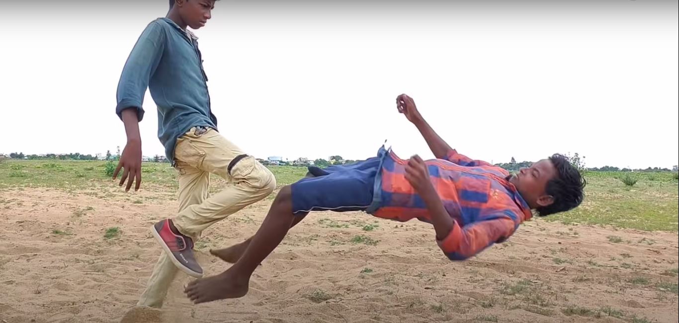 सीमित संसाधनों में भी इन बच्चों ने कमाल कर दिया. फोटो - यूट्यूब Mahesh Babu Video 2