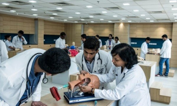 पढ़ाई करते मेडिकल स्टूडेंट्स. (सांकेतिक तस्वीर- इंडिया टुडे) पढ़ाई करते मेडिकल स्टूडेंट्स. (सांकेतिक तस्वीर- इंडिया टुडे)