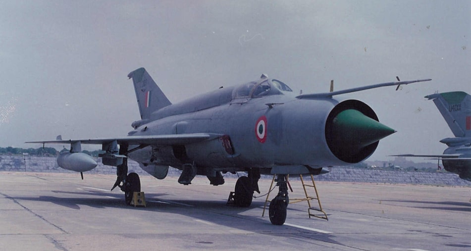 MiG 21 FL. ये लड़ाकू विमान हिंदुस्तान एयरोनॉटिक्स लिमिटेड HAL में बनाए गए थे और 1965 से भारतीय वायुसेना में शामिल हुए. इन्होंने 1971 की लड़ाई में हिस्सा भी लिया था. (फोटोः भारतीय वायुसेना) MiG 21 FL. ये लड़ाकू विमान हिंदुस्तान एयरोनॉटिक्स लिमिटेड HAL में बनाए गए थे और 1965 से भारतीय वायुसेना में शामिल हुए. इन्होंने 1971 की लड़ाई में हिस्सा भी लिया था. (फोटोः भारतीय वायुसेना)