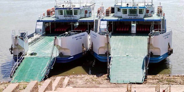 वाराणसी की जनता को रो रो बोट समर्पित करेंगे पीएम मोदी. (तस्वीर- पीटीआई) Ro Ro Boat