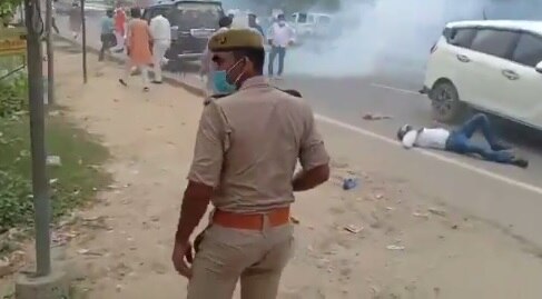 सीतापुर में हुई हिंसा का दृश्य. (तस्वीर- Twitter@Benarasiyaa) Sitapur