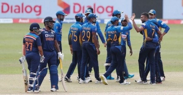 तीसरे वनडे में भारतीय क्रिकेट टीम. फोटो: AP Team India Sri Lanka (2)