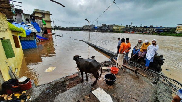 मुंबई से लगा हुआ ठाणे ज़िले की तस्वीर. (तस्वीर- पीटीआई) Thane Floods