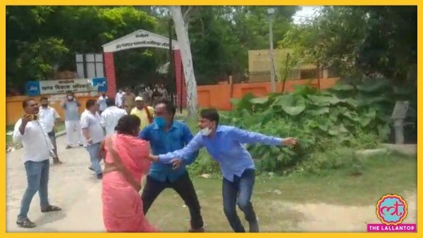 ब्लॉक प्रमुख चुनाव के दौरान लखीमपुर खीरी में एक महिला के साथ शर्मनाक घटना हुई थी. (तस्वीर: आजतक) Lakhimpur Khiri