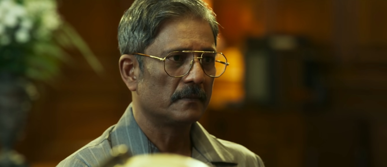 उन नेताओं को करारा जवाब देता आदिल हुसैन का किरदार. उन नेताओं को करारा जवाब देता आदिल हुसैन का किरदार.