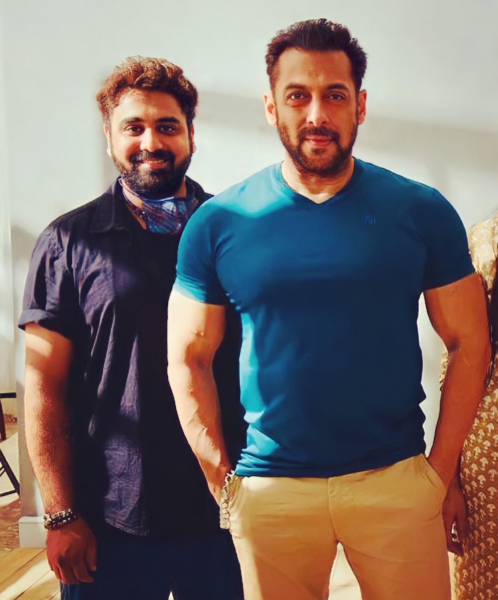 टाइगर 3 के सेट से बाहर आया सलमान खान का लुक. टाइगर 3 के सेट से बाहर आया सलमान खान का लुक.