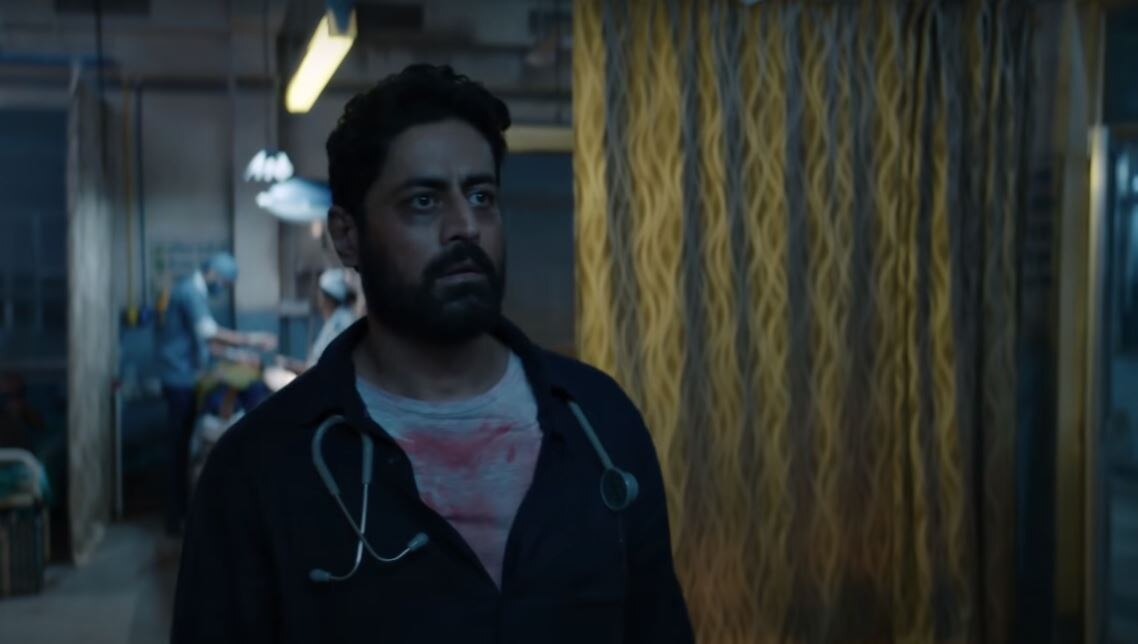 मोहित रैना का किरदार अपने आप को डॉक्टर के फर्ज़ से बंधे धर्मसंकट से जूझता पाएगा. Mohit Raina