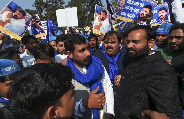 भीम आर्मी के एक प्रदर्शन के दौरान चंद्र शेखऱ आजाद. (तस्वीर- पीटीआई) Bhim Army Protest