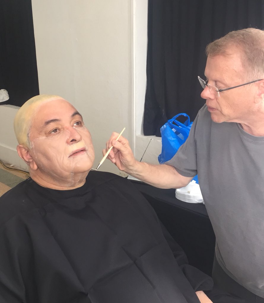 ऋषि कपूर और ग्रेग. फोटो: ट्विटर Rishi Kapoor Makeup 2