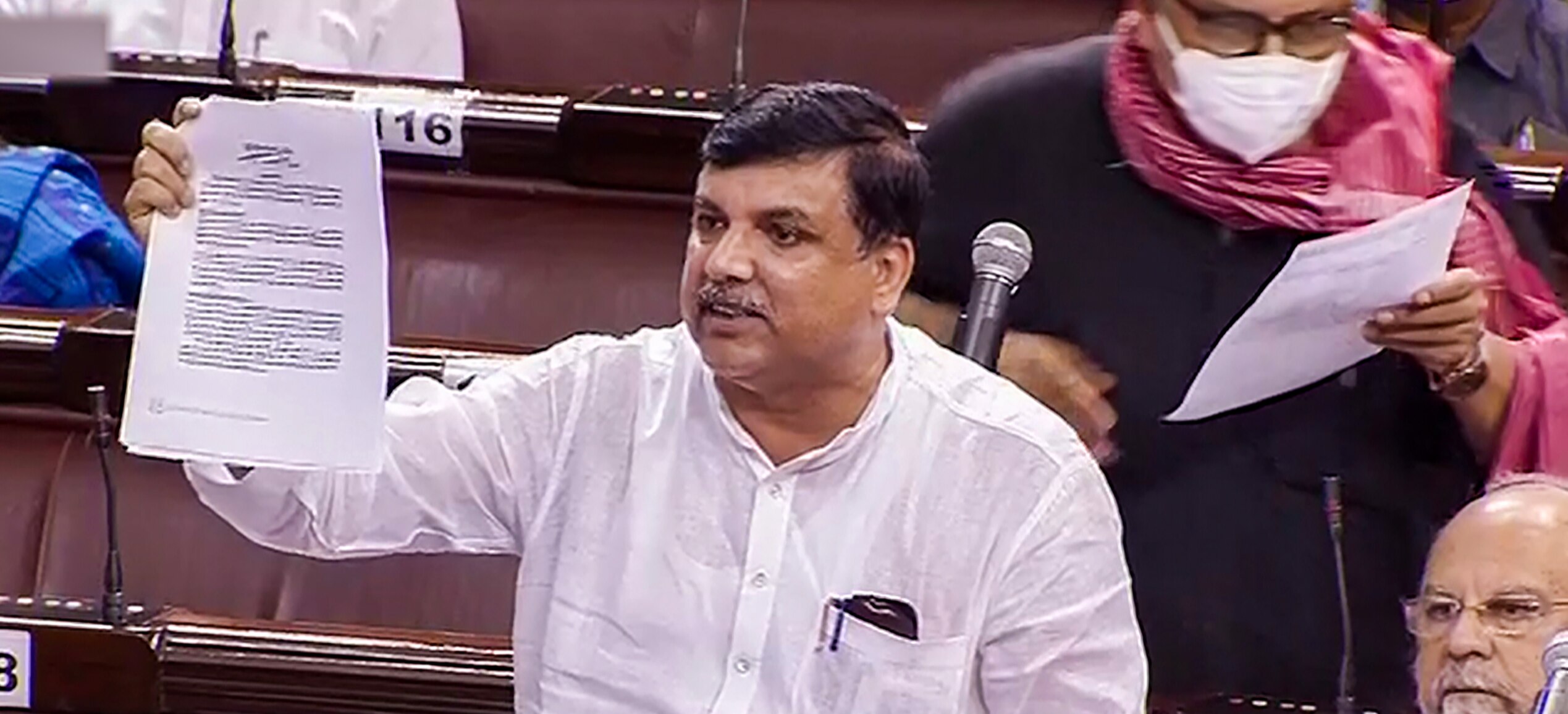 बिल पर राज्य सभा में बोलते आम आदमी पार्टी सांसद संजय सिंह और राजद सांसद प्रो. मनोज झा. फ़ोटो-पीटीआई Sanjay Singh Aap