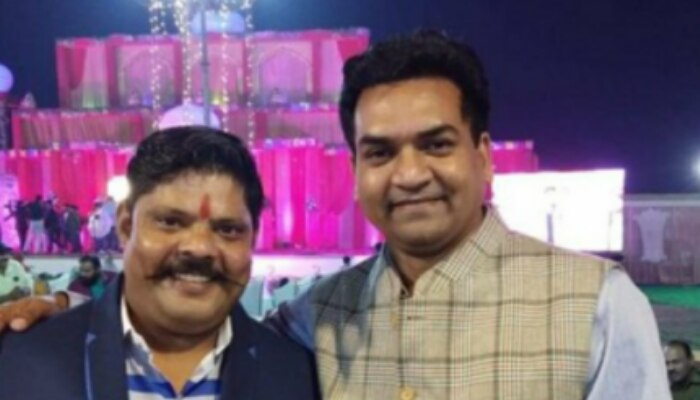 कपिल मिश्रा के साथ विनोद शर्मा (बाएं) (फाइल फोटो) Vinod Sharma