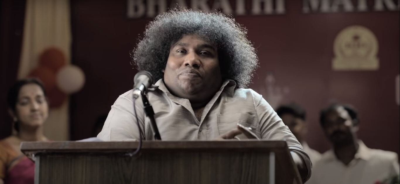 योगी बाबू इस कॉमेडी स्टोरी के सेंटर में हैं. Yogi Babu