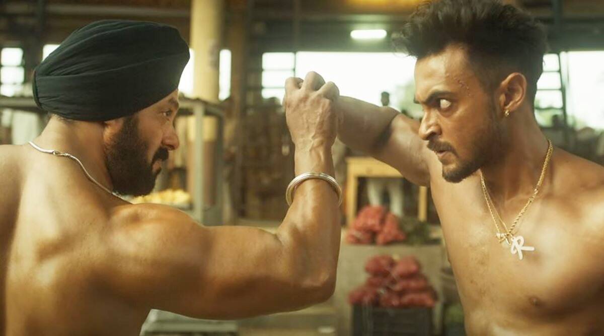 'अंतिम' फिल्म के एक सीन में सलमान खान और आयुष शर्मा. 'अंतिम' फिल्म के एक सीन में सलमान खान और आयुष शर्मा.
