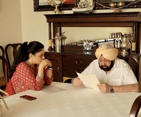 Captain Amrinder Singh के साथ Manisha Gulati. (फोटो: ट्विटर) Captain Amrinder Singh के साथ Manisha Gulati. (फोटो: ट्विटर)