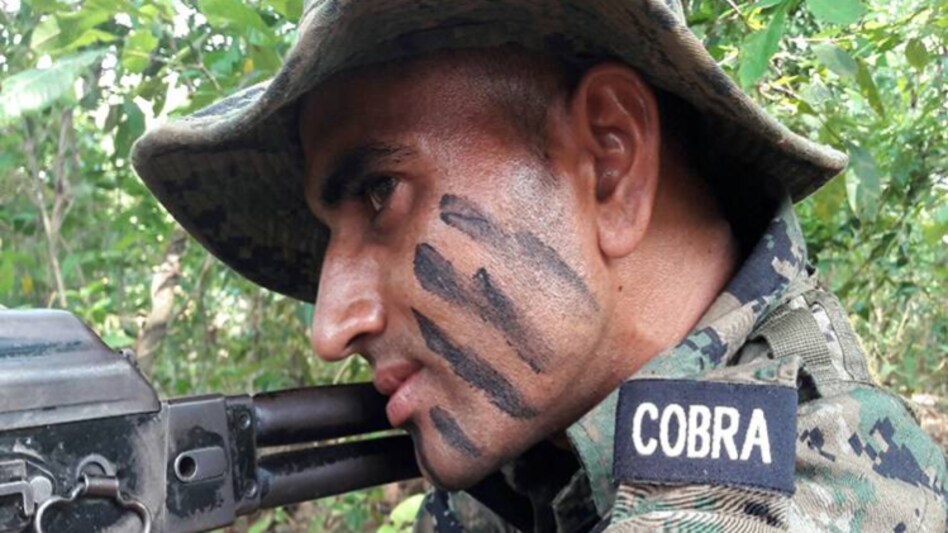 CPRF का एक कोबरा कमांडो. (प्रतीकात्मक तस्वीर- आजतक) Cobra Commando