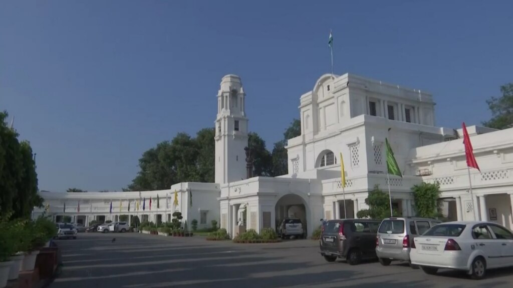 दिल्ली का विधानसभा भवन, जिसके अंदर सुरंग मिली है. Delhi Assembly