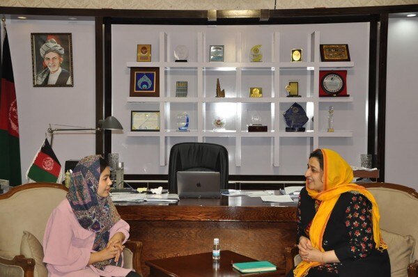 अफगानिस्तान की महिला मंत्री के तौर पर Hasina Safi. (फोटो: ट्विटर) अफगानिस्तान की महिला मंत्री के तौर पर Hasina Safi. (फोटो: ट्विटर)