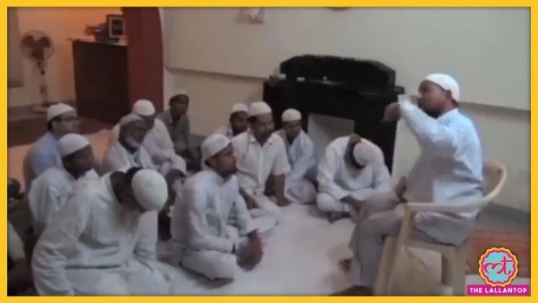 कानपुर के पत्रकारों का दावा है कि वायरल वीडियो 2015 में रमज़ान के दौरान रिकॉर्ड किया गया था. Ias Iftikharuddin Up Kanpur Religious Conversion Viral Video