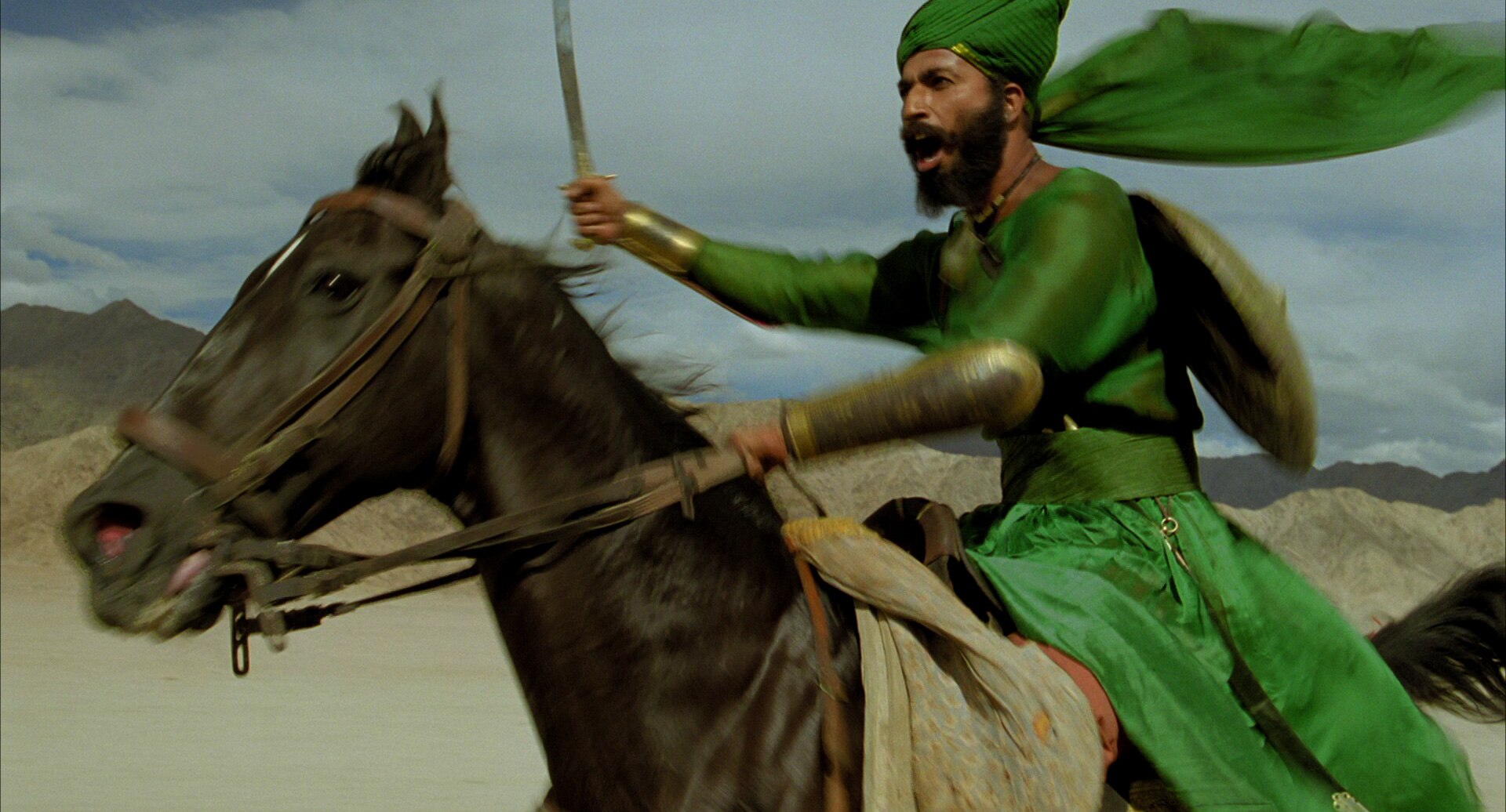'द फॉल' में घोड़े पर एक्शन करते जीतू. Jeetu In The Fall 2