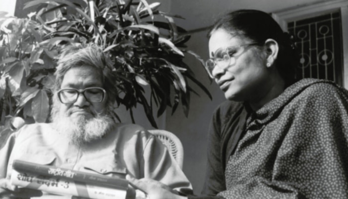 काका हाथरसी के साथ डॉ मीना अग्रवाल. (फाइल फोटो) Kaka