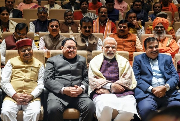 बीजेपी के संसदीय दल की एक बैठक के दौरान पीएम नरेंद्र मोदी, भाजपा अध्यक्ष जेपी नड्डा, केंद्रीय मंत्री नितिन गडकरी. (फाइल फोटो, साभार- पीटीाई) modi, bjp
