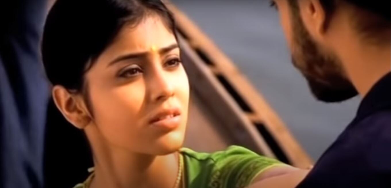 'थिरकती क्यों हवा' के एक शॉट में श्रिया. Shriya In Thirakti Kyun Hawa 1