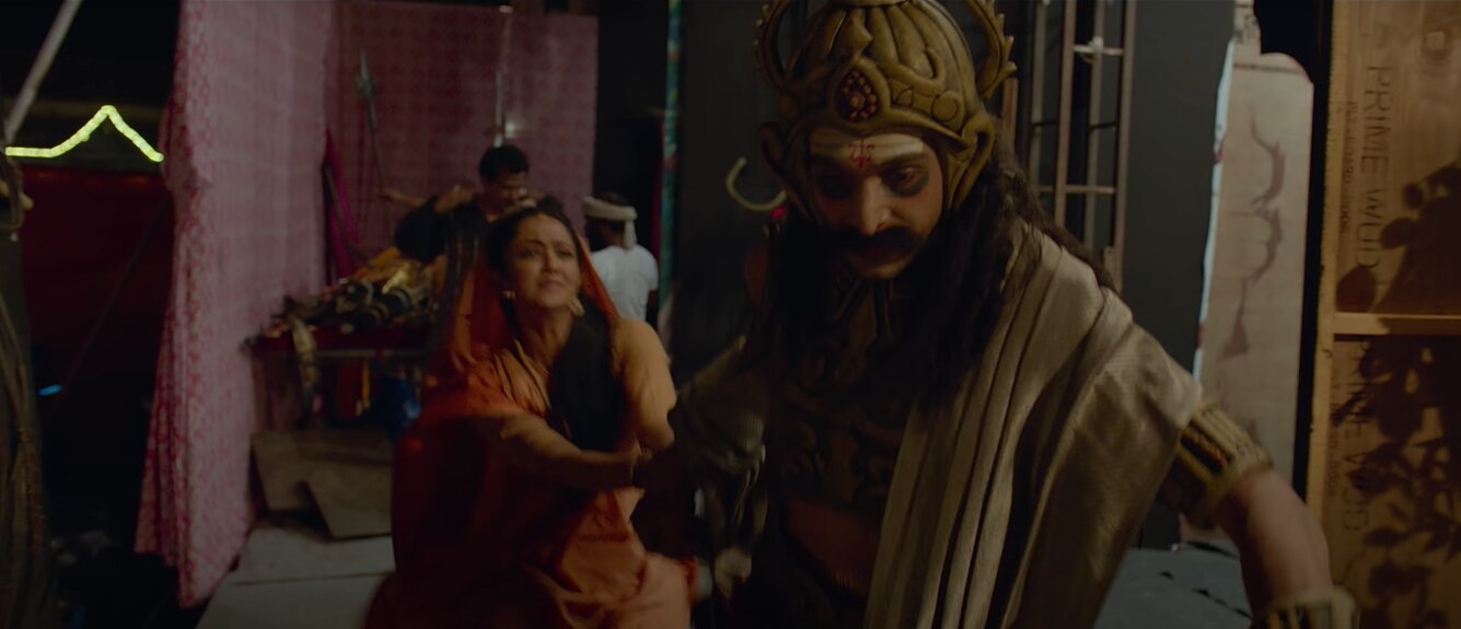 रावण बन सीता को किडनैप करता रानी का प्रेमी राजा. रावण बन सीता को किडनैप करता रानी का प्रेमी राजा.