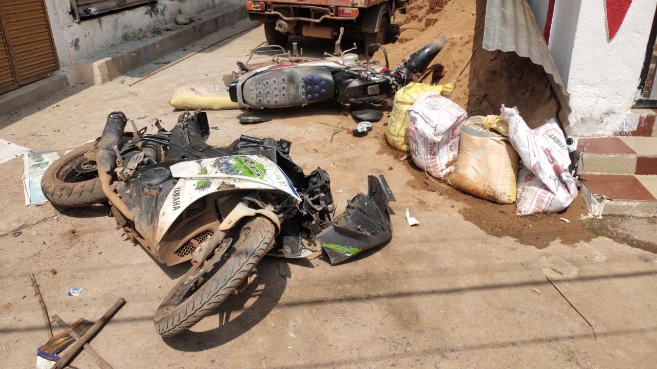 घटना में हुए तोड़-फोड़ की तस्वीर. (फ़ोटो-आजतक) Chattisgarh 1