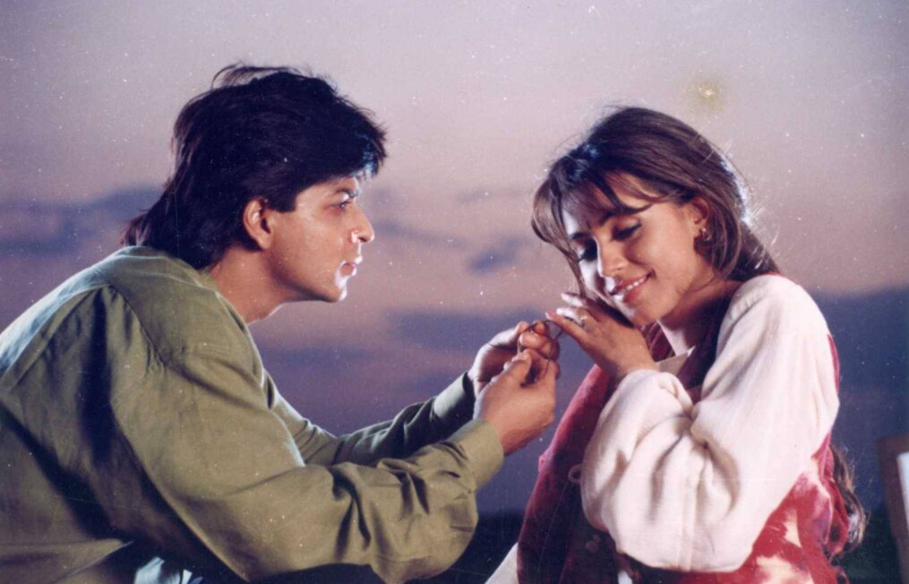 फिल्म 'परदेस' के एक सीन में शाहरुख खान के साथ महिमा चौधरी. फिल्म 'परदेस' के एक सीन में शाहरुख खान के साथ महिमा चौधरी.