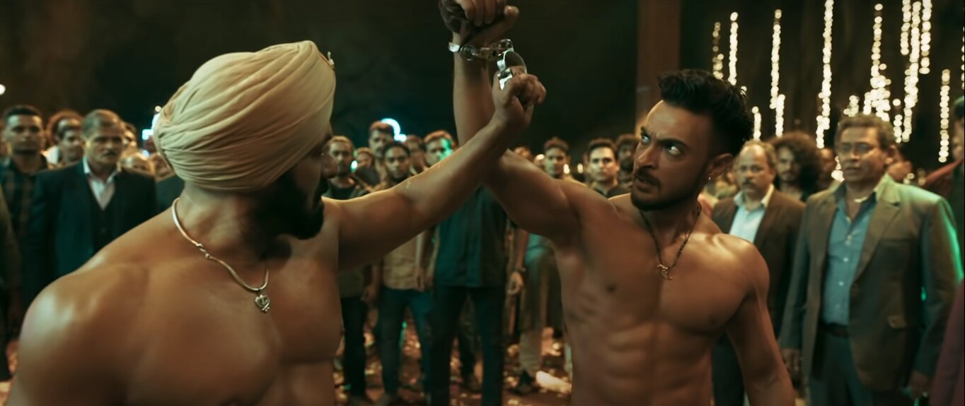 सलमान भाई पूरी कहानी अपने इर्द-गिर्द बना देते हैं. अंग प्रदर्शन कर धो के रख देता है