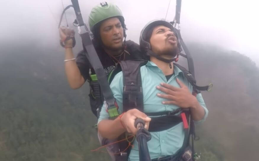 काश 100-200 देकर सही जगह लैंड कर जाती. Paragliding Meme