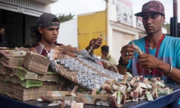 वेनेज़ुएला में जुलाई 2018 में एक कप कॉफ़ी के लिए 25 लाख बोलिवर(वहां की मुद्रा) चुकाने पड़ रहे थे. (फोटो साभार - इंडिया टुडे)