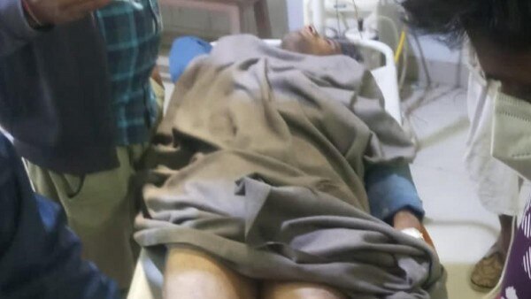 जब अमराराम को अस्पताल लाया गया तो उनकी हालत बेहद नाजुक थी (फोटो: आजतक) Rti2