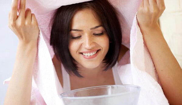 स्टीम से पोर्स में जमी गंदगी निकलेगी बाहर Facial Steam