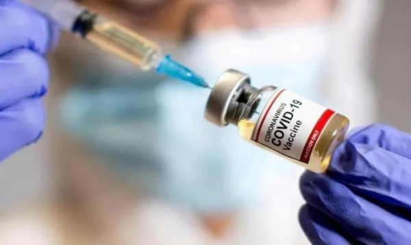 भारत में Covaxin और Covishield को सबसे पहले मंजूरी मिली थी और वैक्सीनेशन अभियान में इन्हीं की डोज़ दी गई हैं (प्रतीकात्मक फोटो - आज तक) भारत में Covaxin और Covishield को सबसे पहले मंजूरी मिली थी और वैक्सीनेशन अभियान में इन्हीं की डोज़ दी गई हैं (प्रतीकात्मक फोटो - आज तक)
