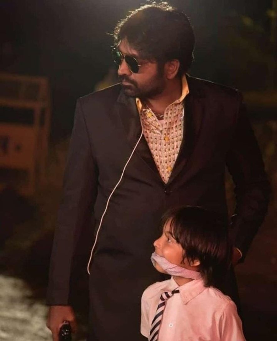 'मुंबईकर' से एक स्टिल में विजय सेतुपति. Vijay Sethupathi