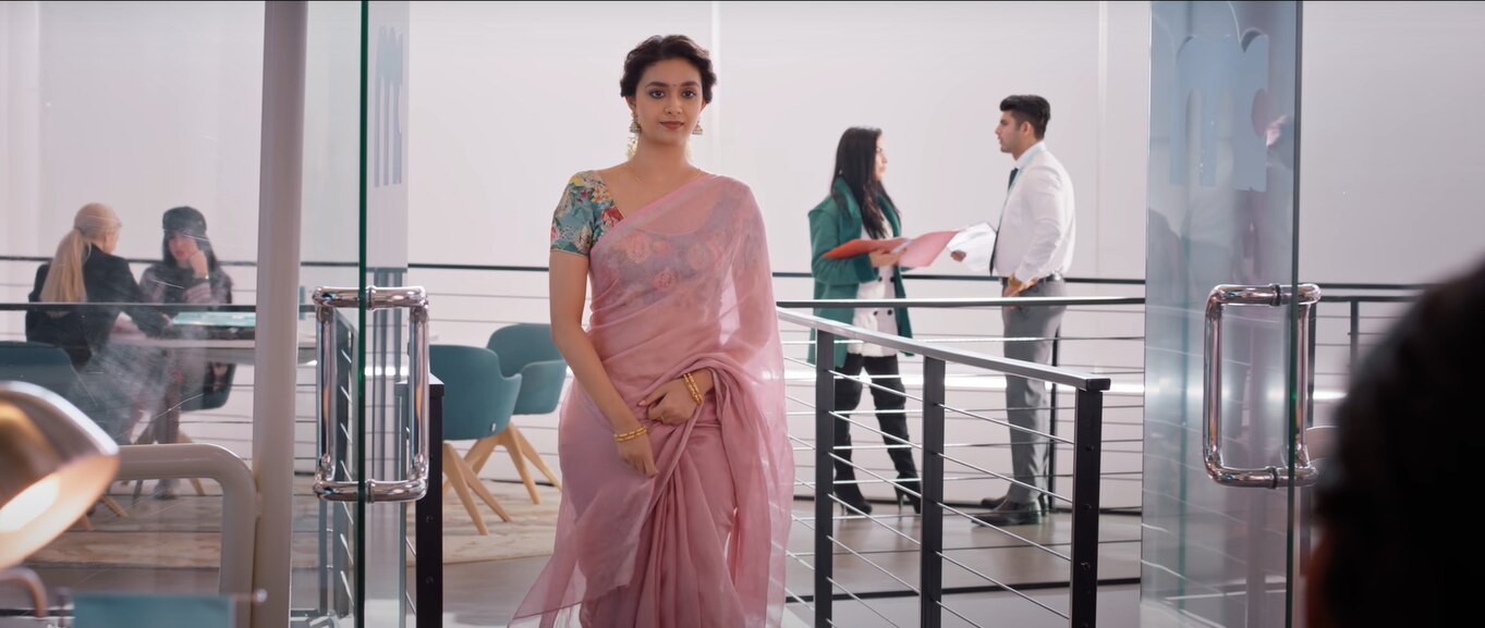 फिल्म के एक सीन में कीर्ति सुरेश. कीर्ति ने फिल्म में कलावती का रोल किया है. फिल्म के एक सीन में कीर्ति सुरेश. कीर्ति ने फिल्म में कलावती का रोल किया है.