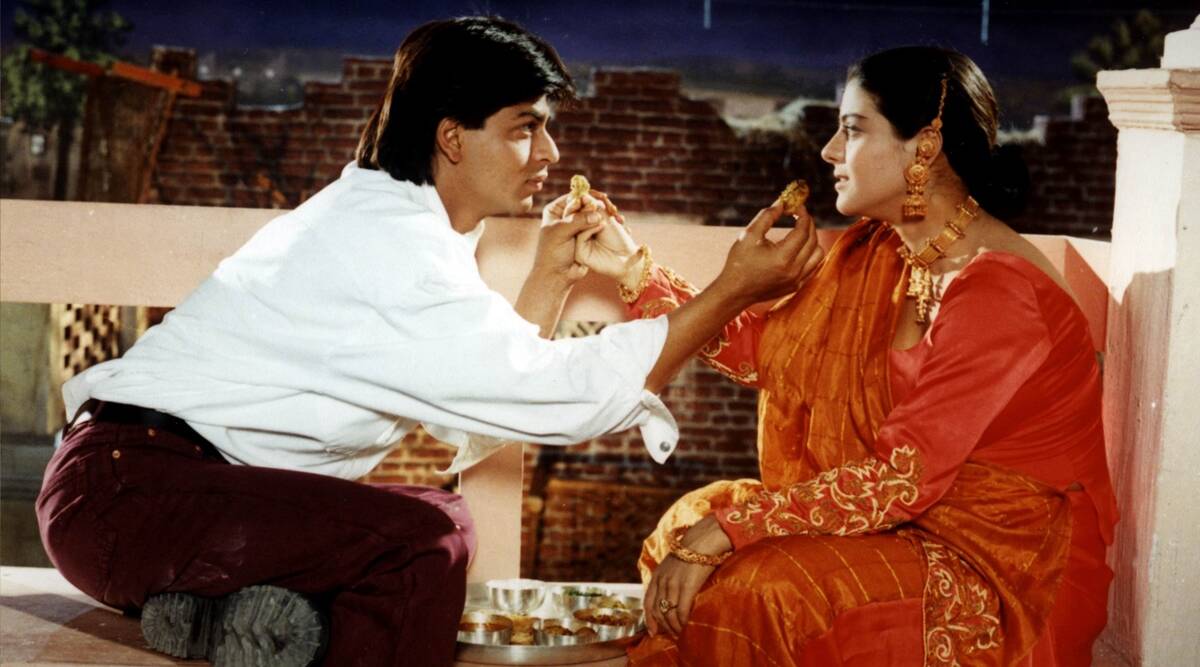'दिलवाले दुल्हनिया ले जाएंगे' के एक सीन में शाहरुख और काजोल. 'दिलवाले दुल्हनिया ले जाएंगे' के एक सीन में शाहरुख और काजोल.