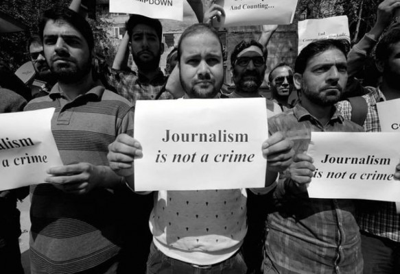 कश्मीर में आर्टिकल 370 के बाद ये तस्वीर खींची गई Journalism Is Not Crime