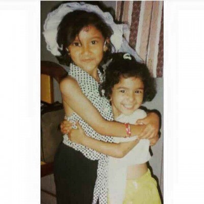 aastha gill with sister prerna gill 1