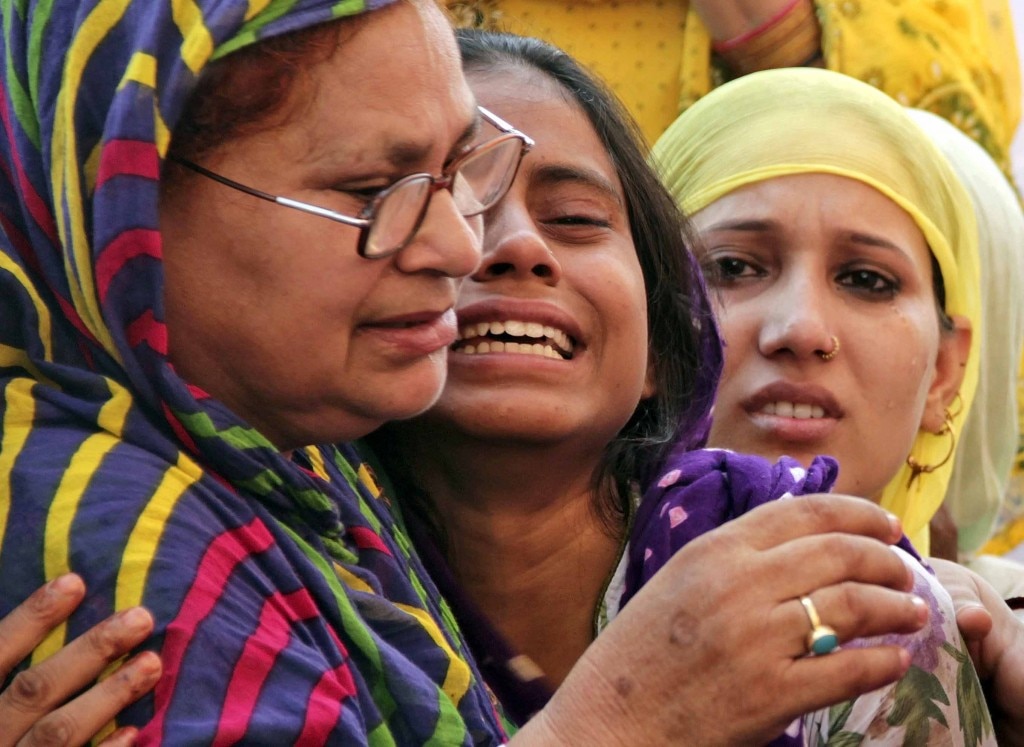 घटना के बाद मोहम्मद अखलाक के घर का मातम. Photo: Reuters