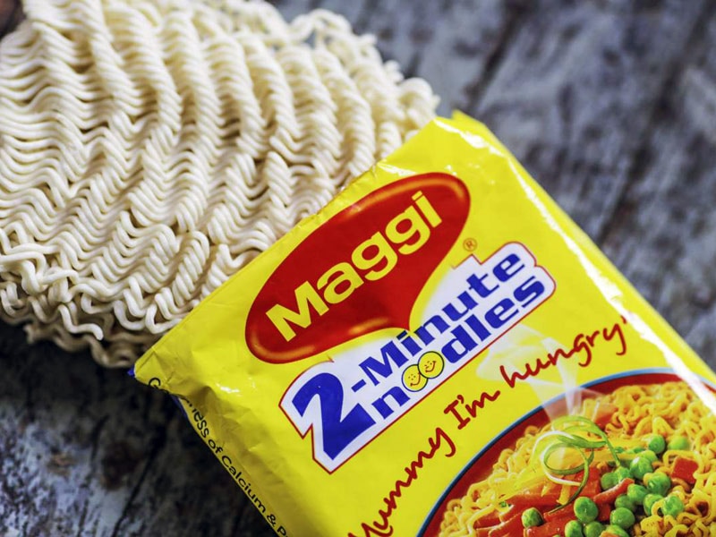 नेस्ले कंपनी ही भारत में सबसे ज्यादा खाई जाने वाली मैगी नूडल्स बनाती है. maggi-noodles